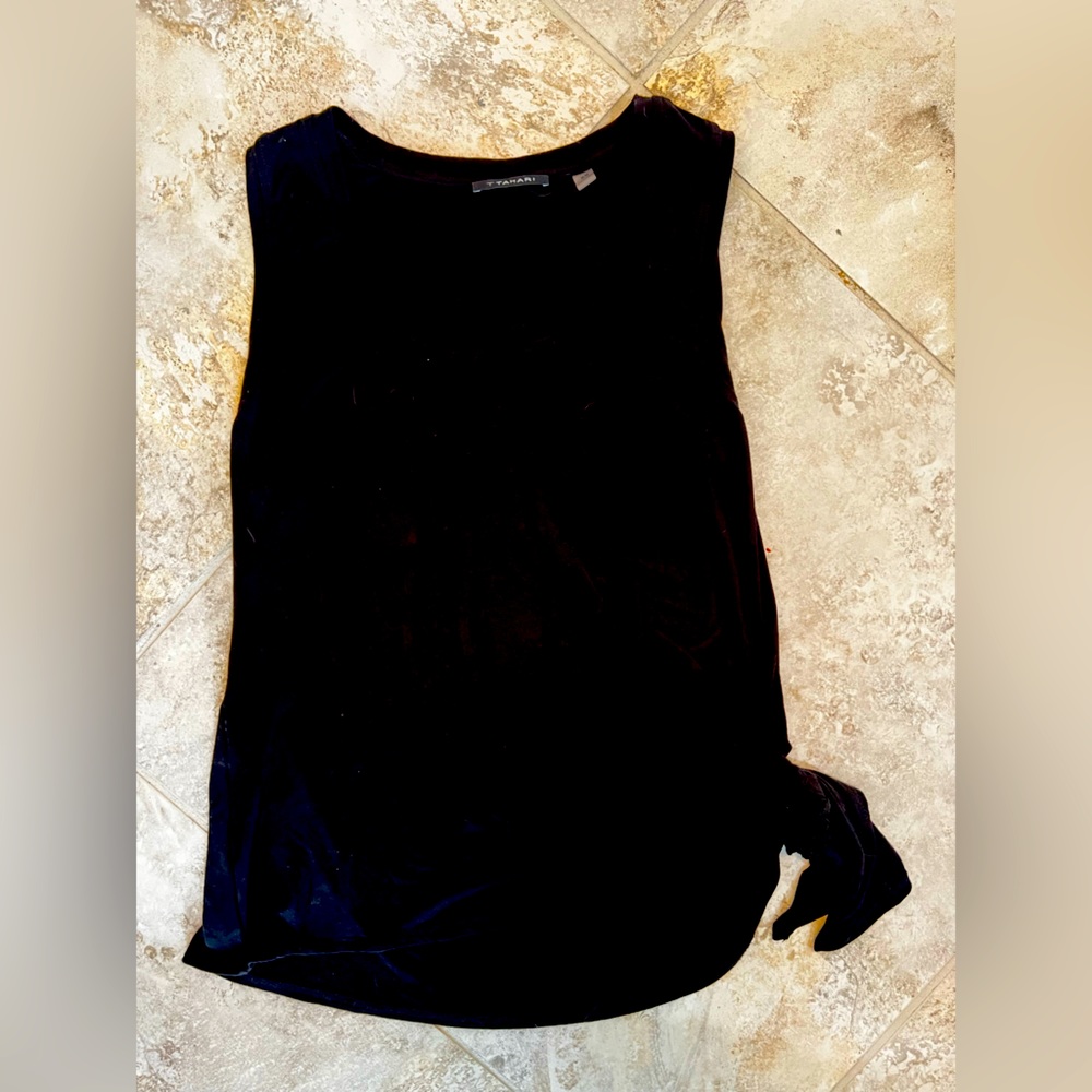 Black sleeveless shirt with knot detail on the side